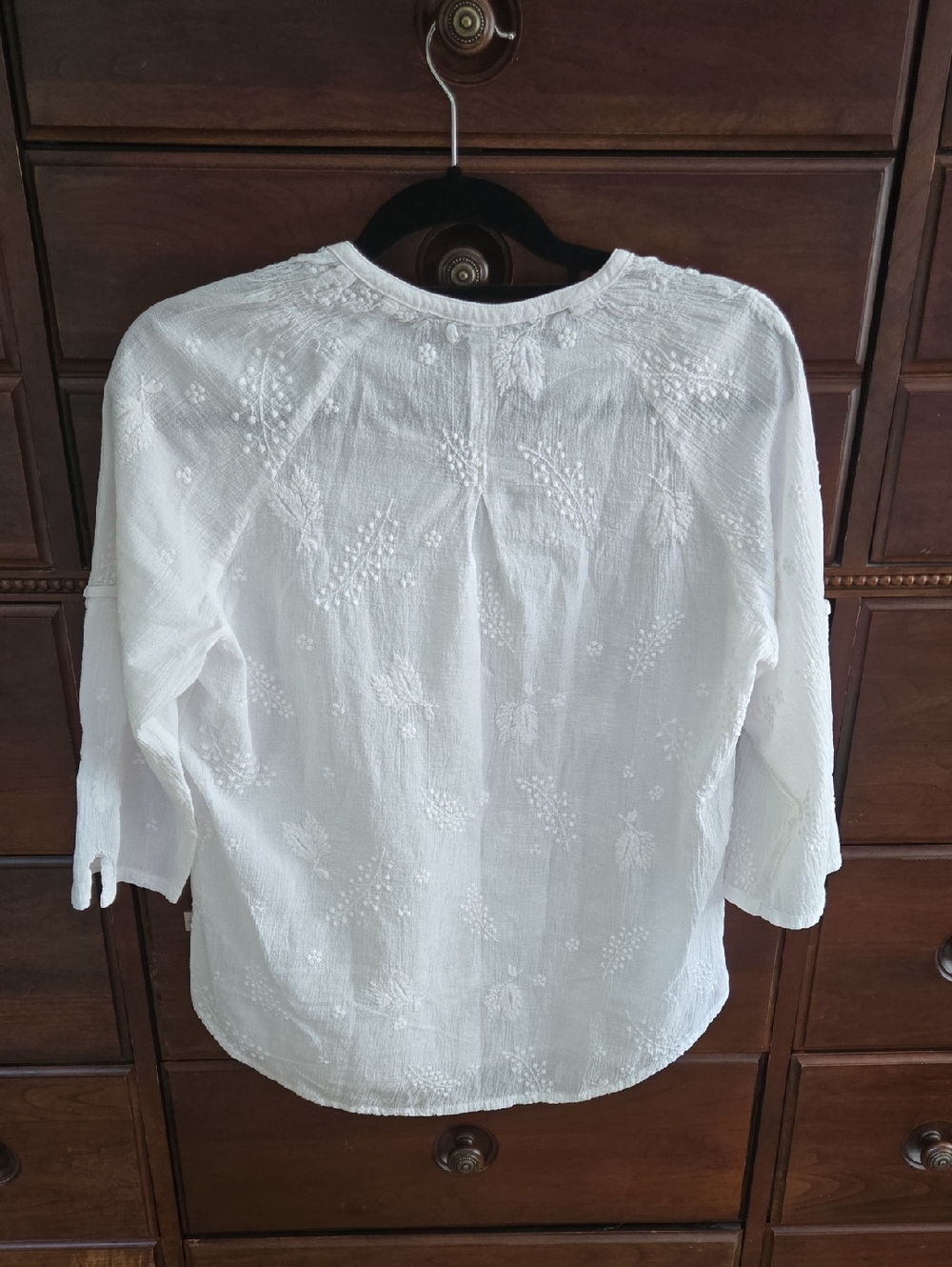 Like New - Royal Robbins Embroidered Blouse White Size Medium. Beautiful! - Picture 6 of 10